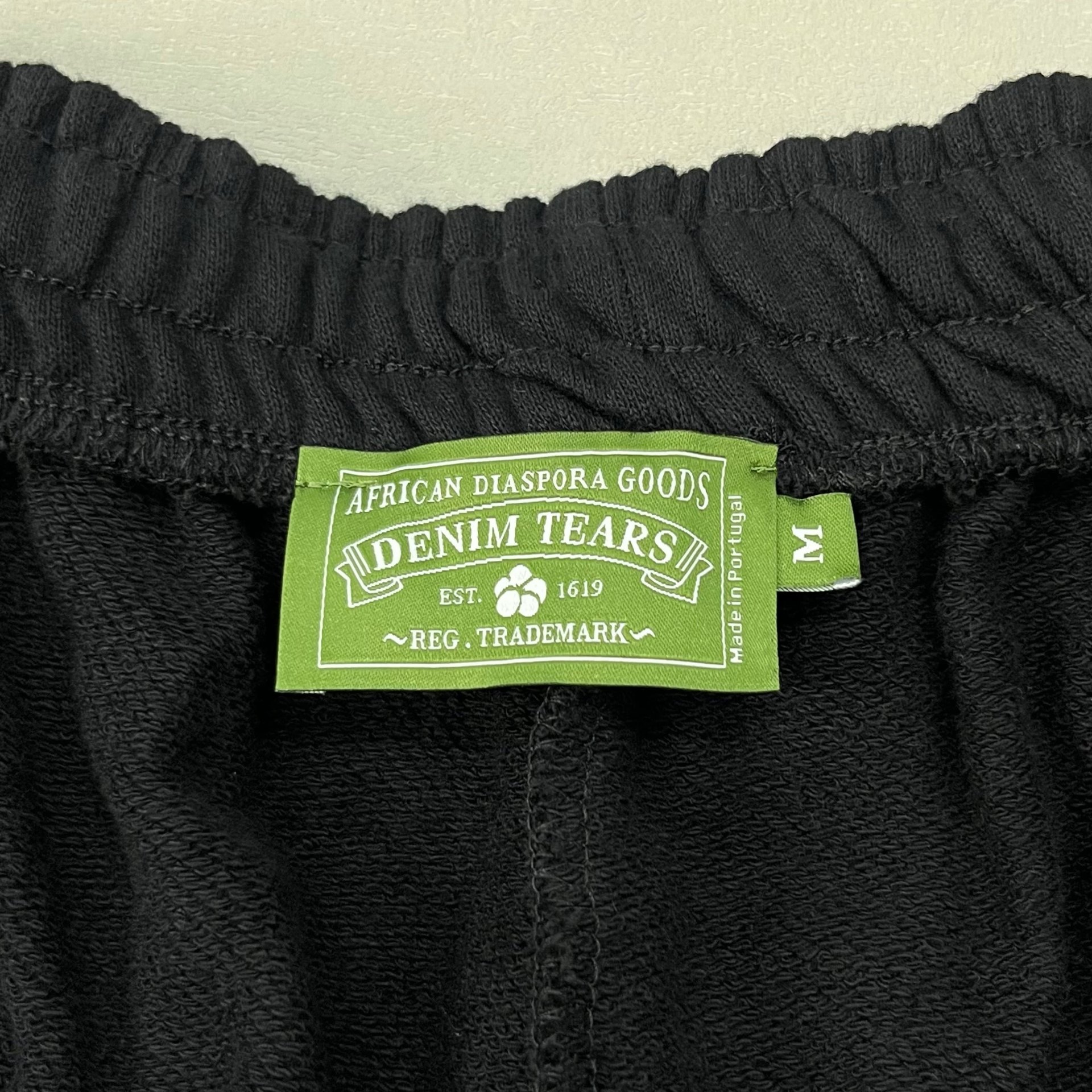 Étiquette verte Denim Tears short noir