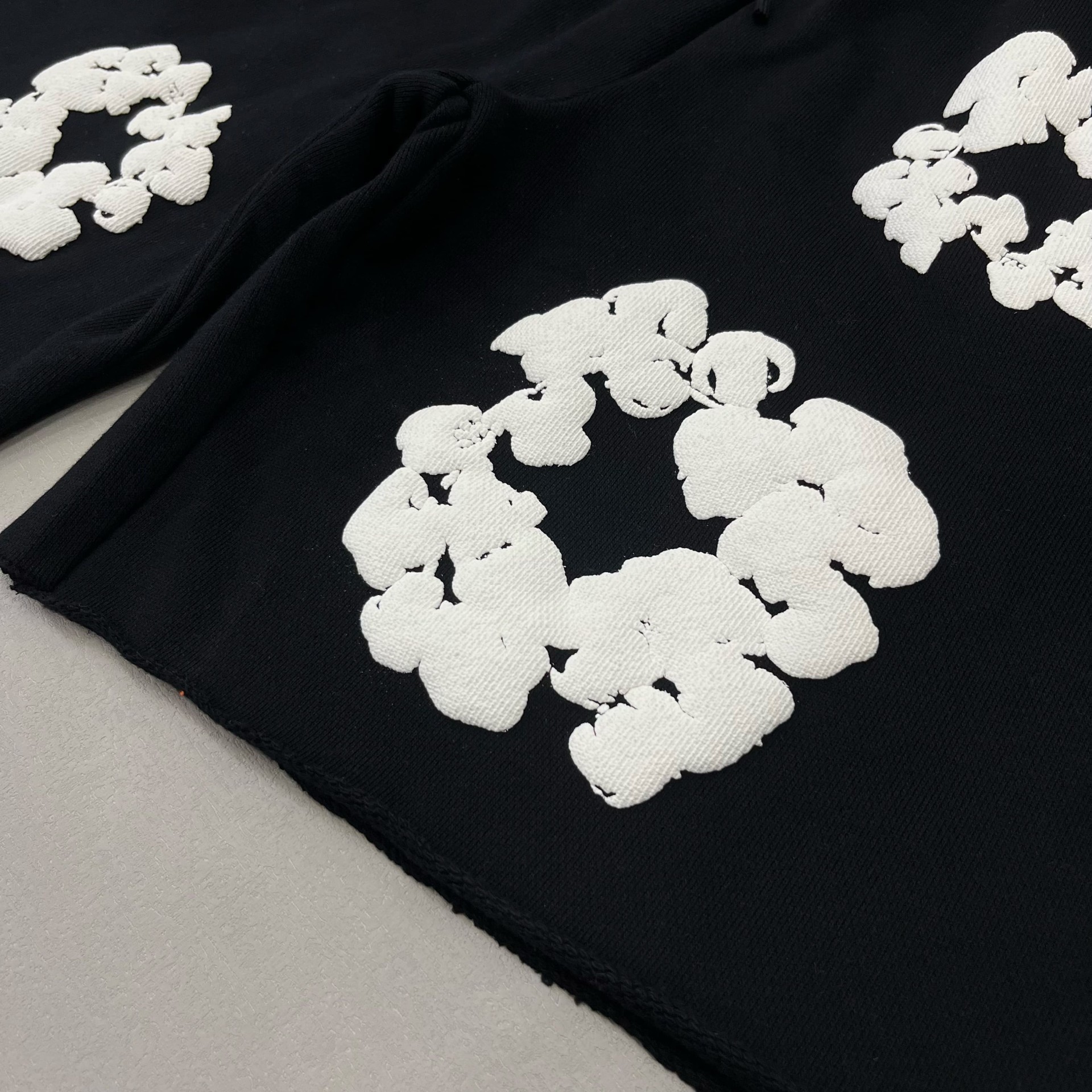 Détail wreath print Denim Tears noir