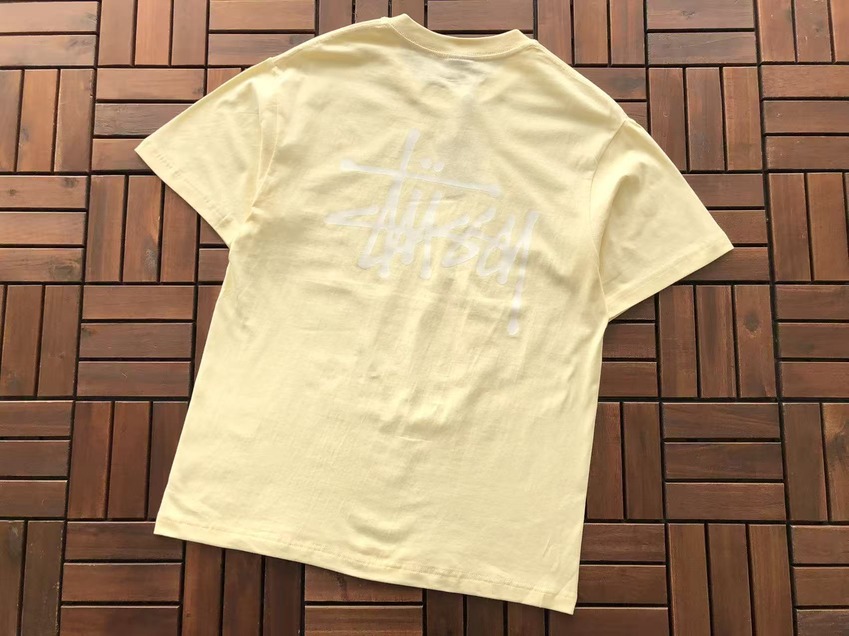 Stüssy cream tee back