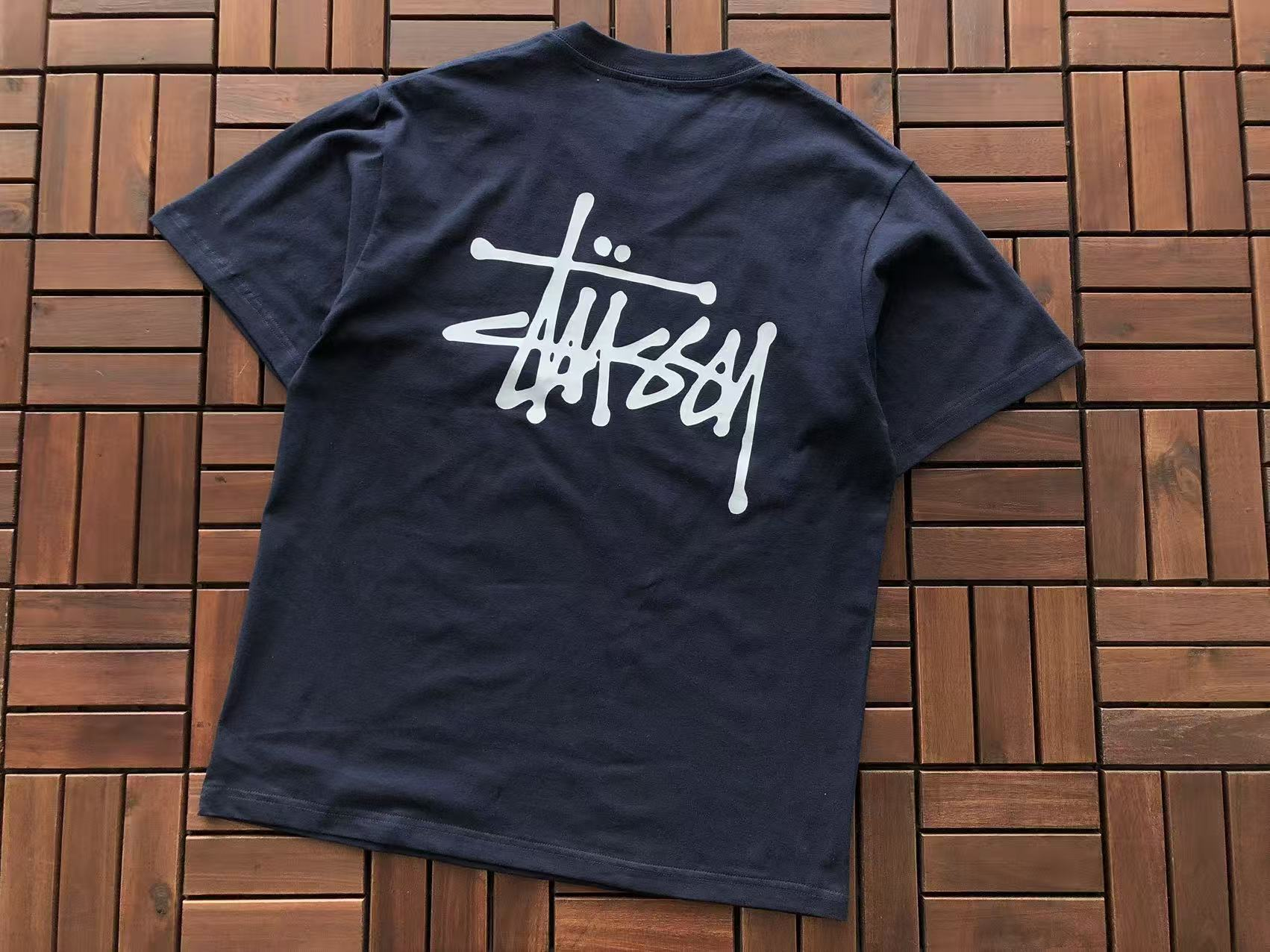 Stüssy navy tee back